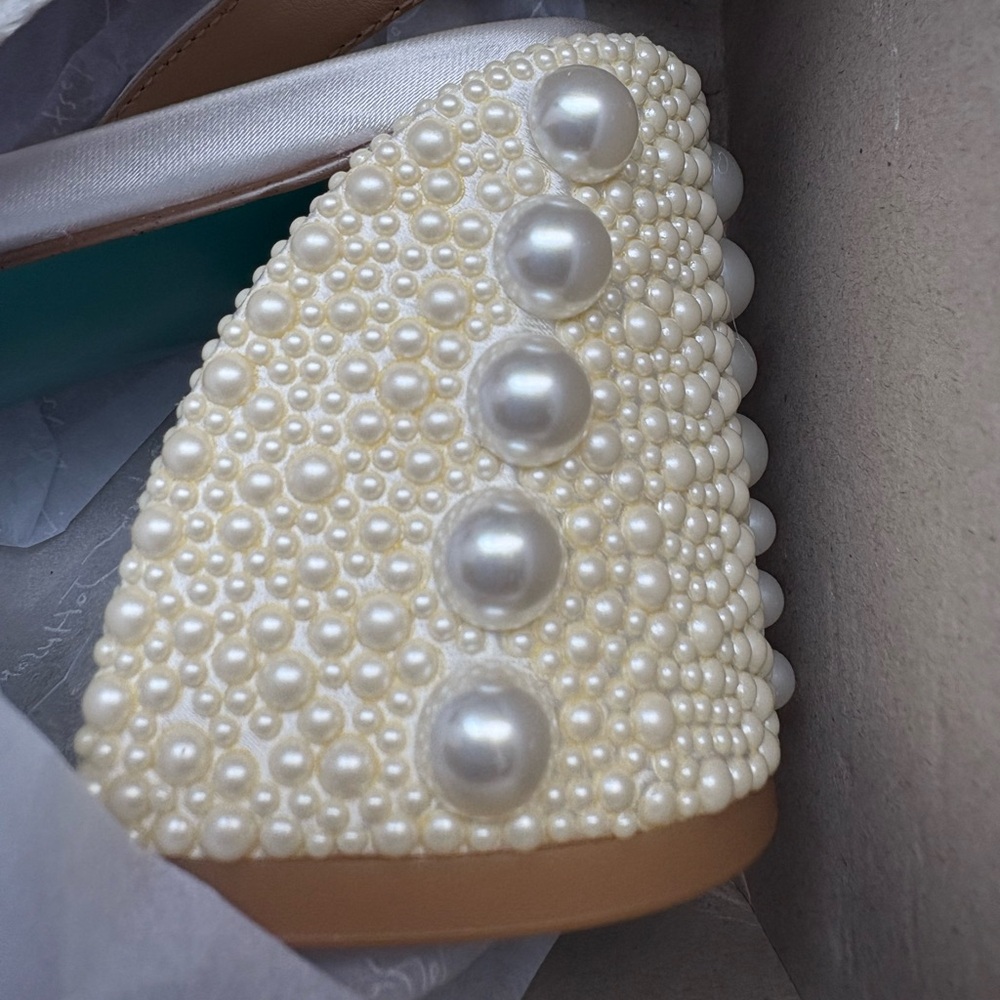 Betsey Johnson Ivory Tina Heels Size 9.5 - Picture 2 of 2